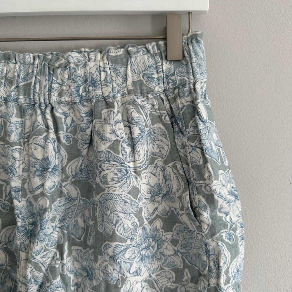 Abercrombie & Fitch Blue Floral Paper Bag High Waisted Shorts Size M - Picture 2 of 4